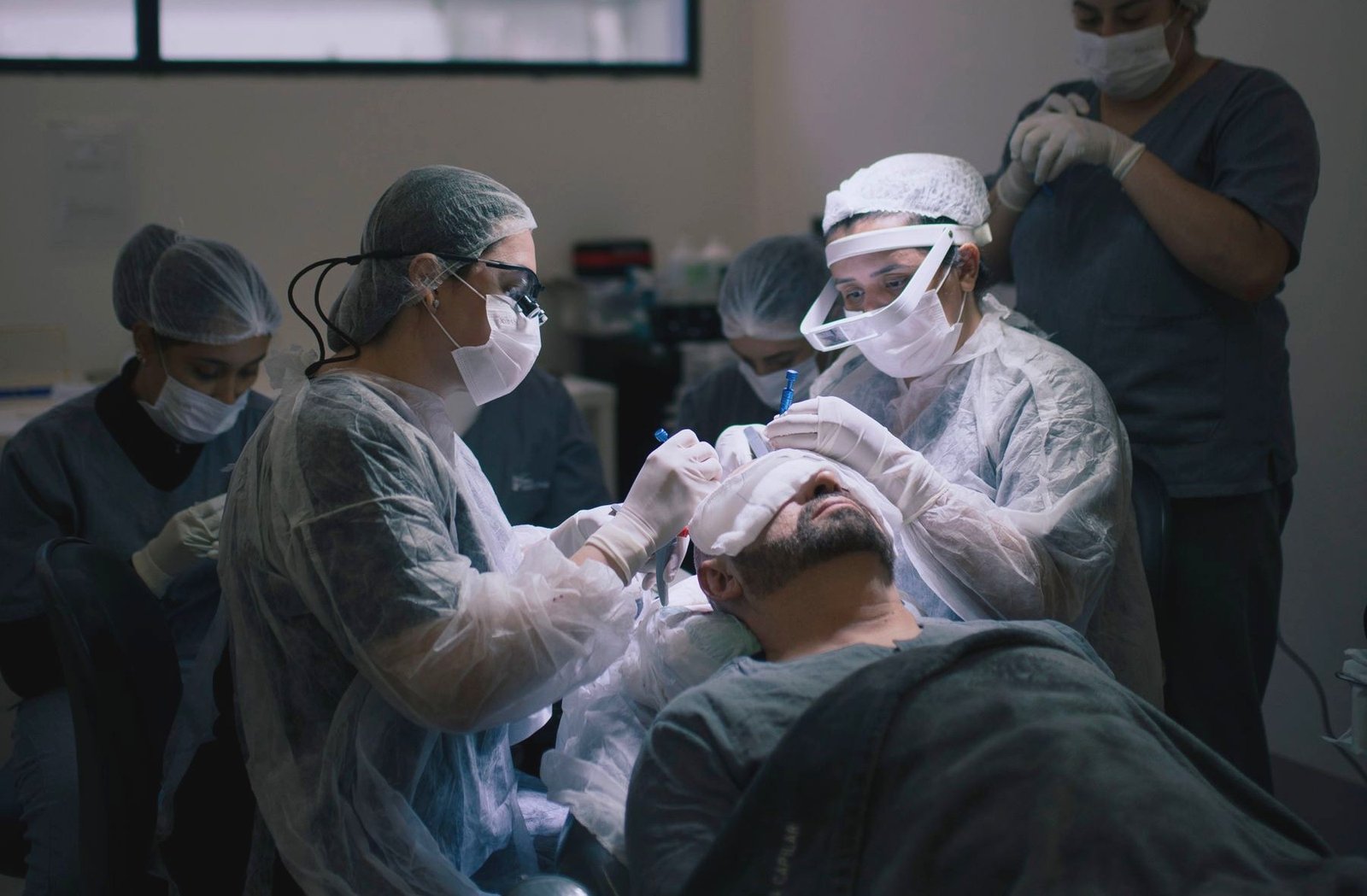 Sapphire FUE vs DHI: which hair transplant fits you in Peshawar?